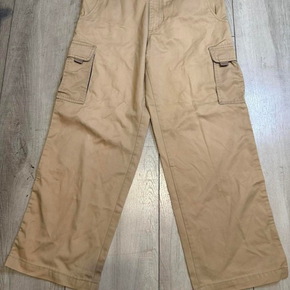 Gotcha tan cargo pants women's  Size 16 ‎ inseam of27 inches